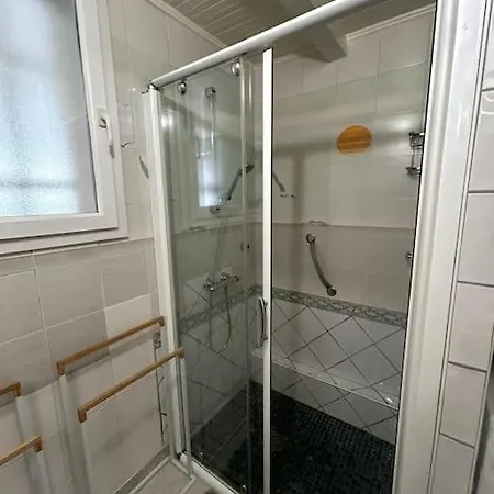 La Bleue Jardin بيت للعطل آرْلْ