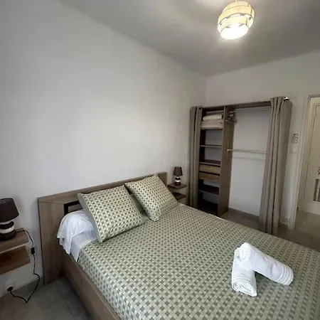 La Bleue Jardin بيت للعطل آرْلْ
